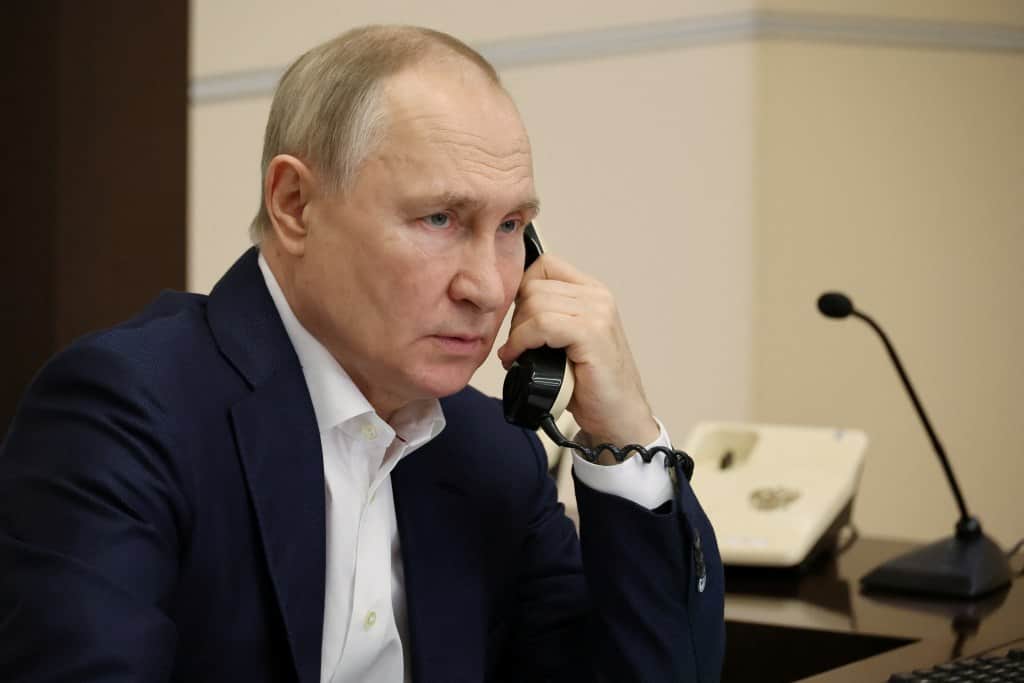 Putin y Trump conversaron por teléfono sobre Ucrania, informó el Kremlin