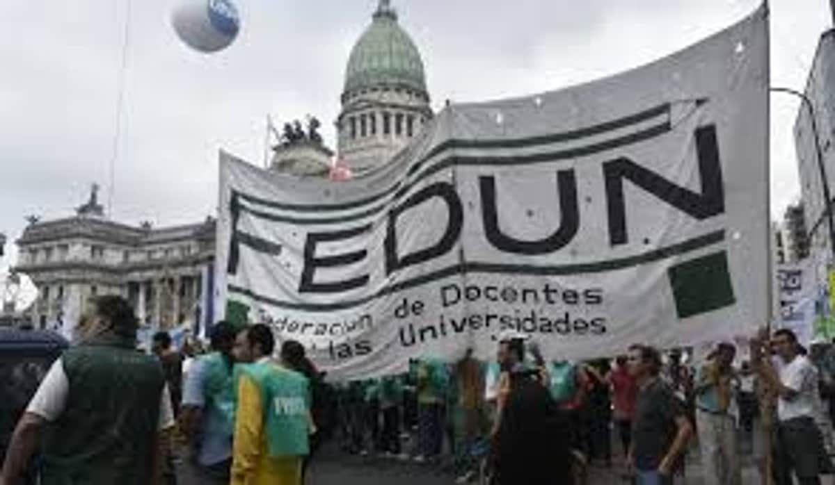 Los gremios universitarios paran de nuevo este martes y profundizan el plan de lucha