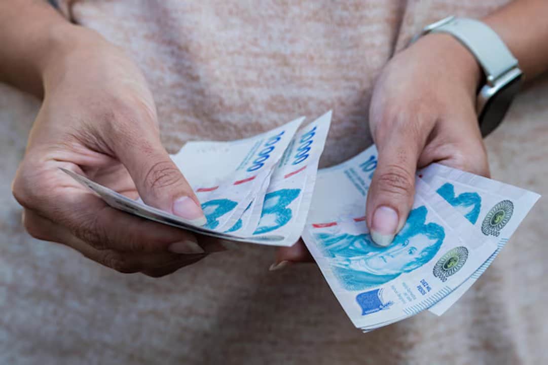 El Gobierno fijó aumentos escalonados para el salario mínimo hasta abril de 2027