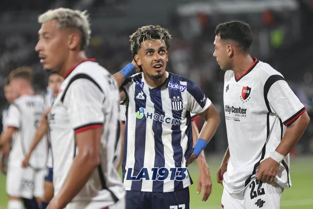 A días de enfrentar a Boca, Vélez contrató a Ronaldo Martínez