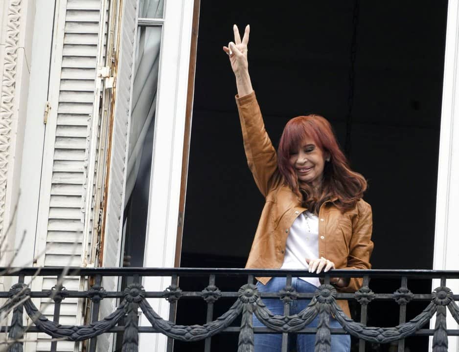 La tobillera electrónica de Cristina no puede precisar en qué lugar del edificio está la expresidenta