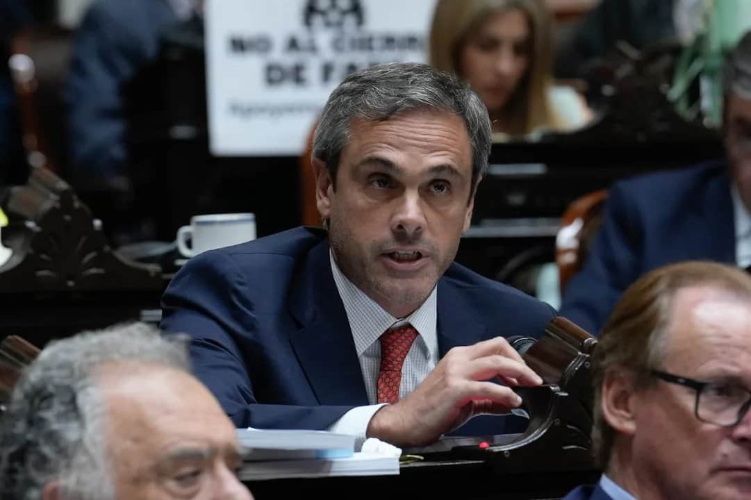 Guillermo Michel afirmó que el superávit fiscal es artificial y criticó el rumbo económico