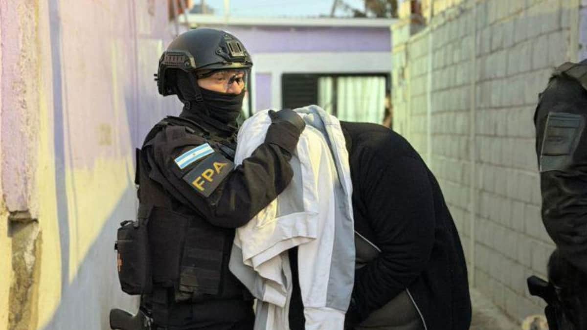 Cuatro detenidos por reclutar personas para ingresar droga al penal de Cruz del Eje