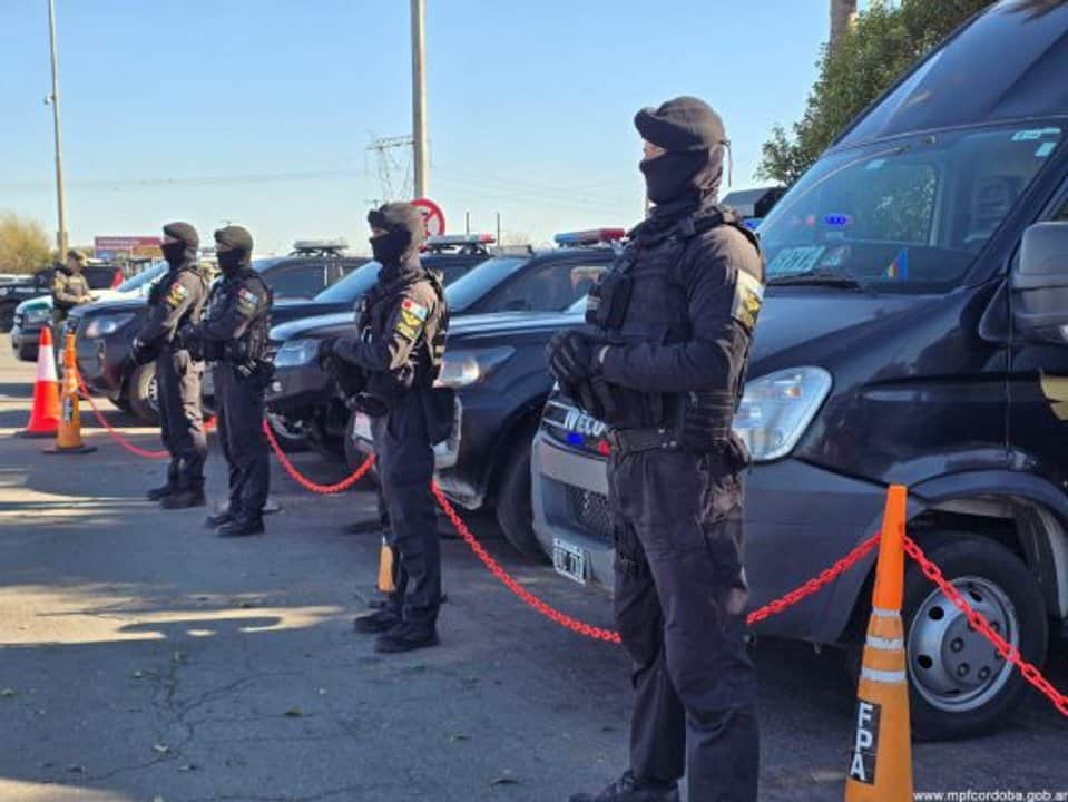 El operativo de Boca – Vélez secuestró estupefacientes en colectivos de hinchas