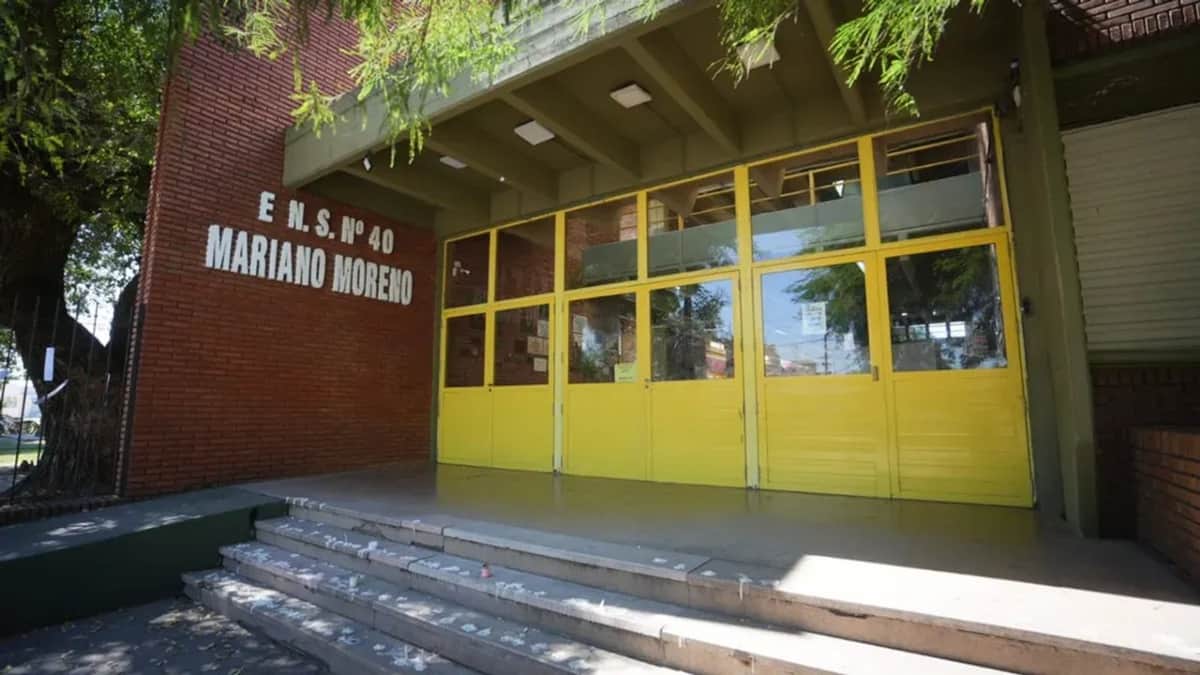 Ocho chicos se tiraron desde el primer piso del colegio al escuchar una fuerte detonación