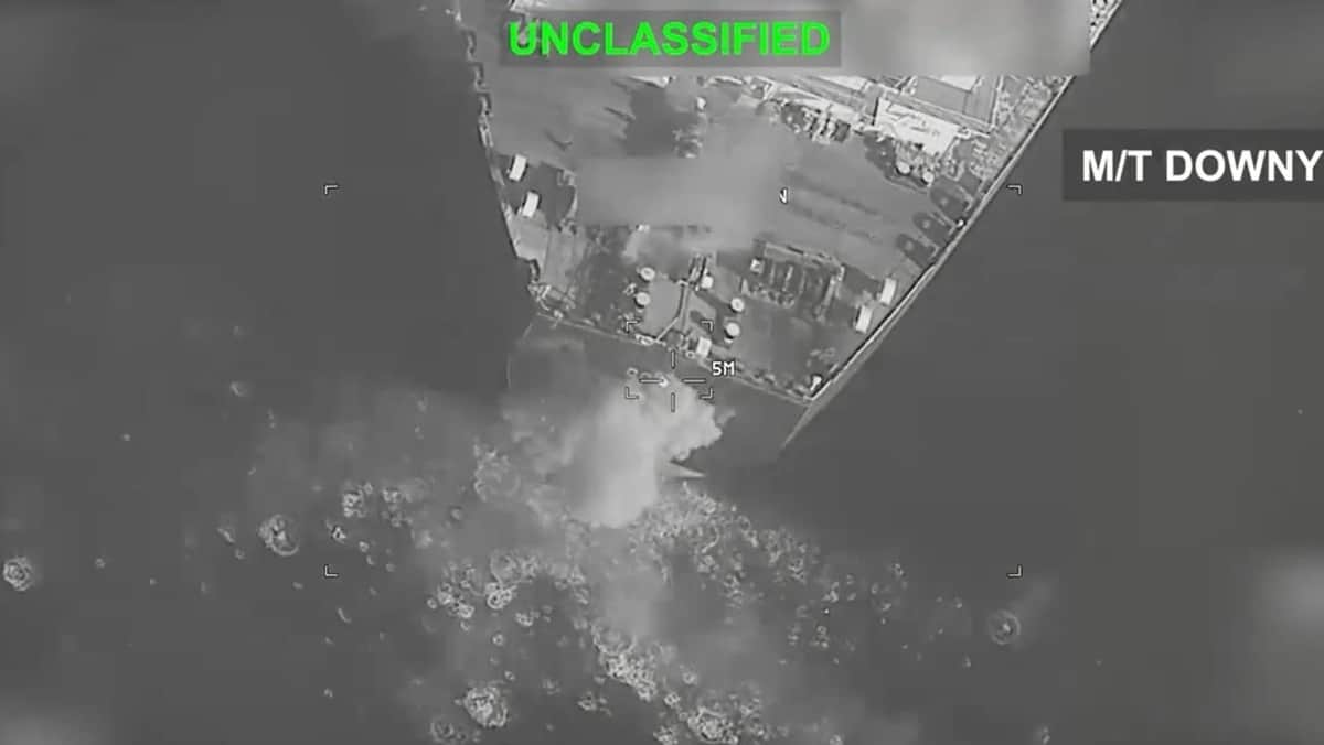Un buque petrolero iraní fue atacado con misiles por Estados Unidos cerca de la isla de Jarg