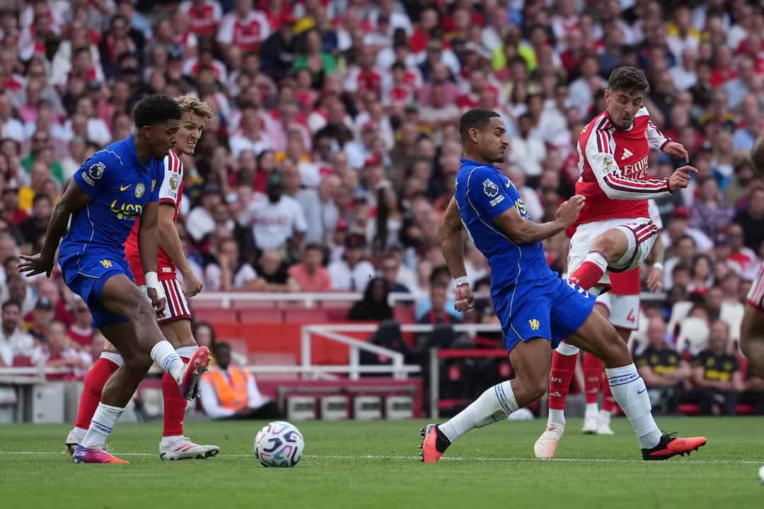 El Arsenal le ganó 2-1 al Chelsea del “Dibu” Martínez en la Premier League