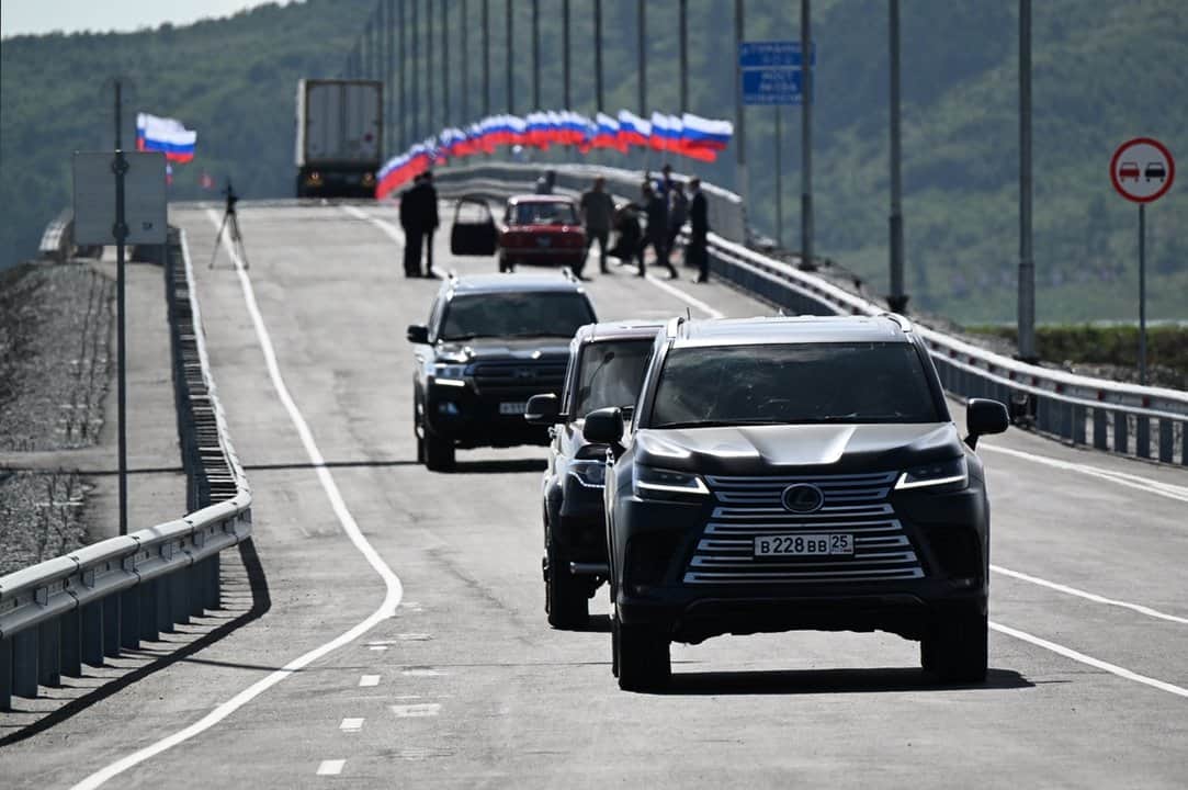 Inauguraron un puente que une Corea del Norte con Rusia