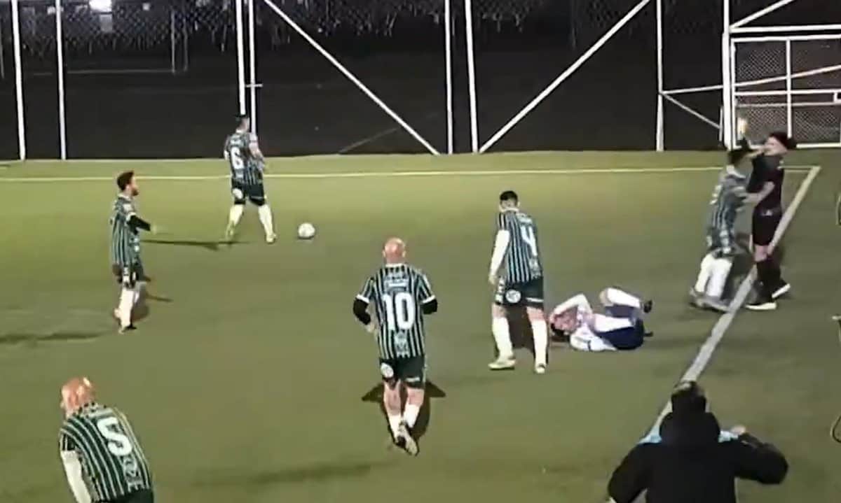 Brutal agresión a un juez de línea en un partido entre Racing y San Miguel: expulsaron al jugador “de por vida”