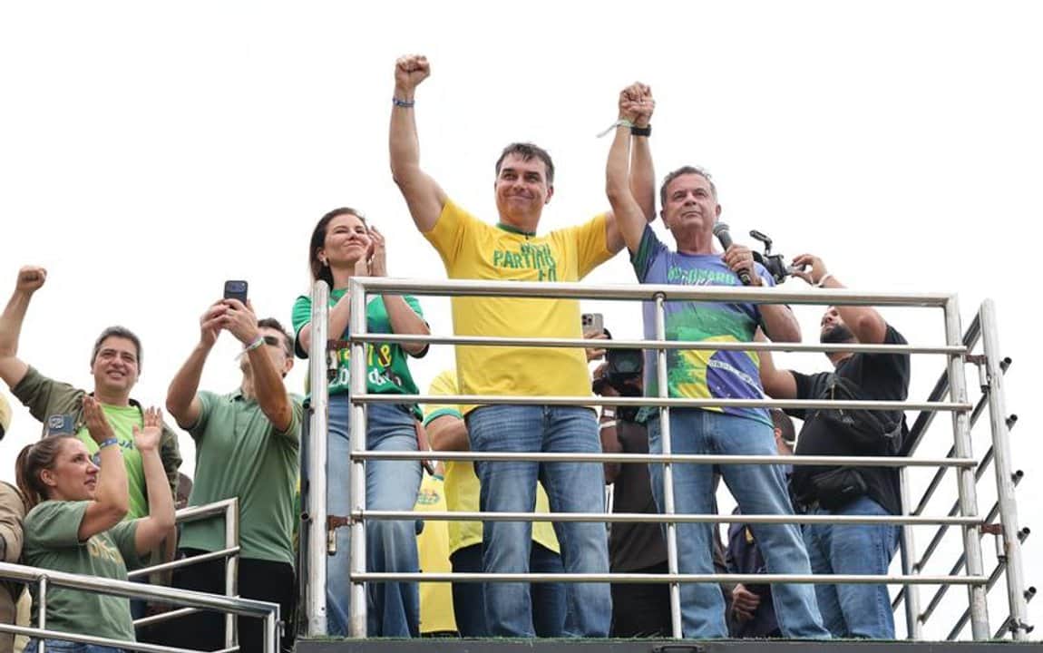 Elecciones en Brasil: nueva encuesta coloca a Flávio Bolsonaro un punto por delante de Lula