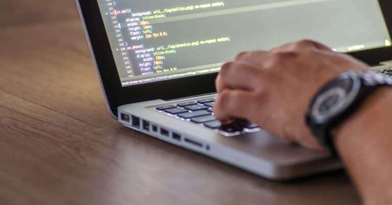 Las empresas tecnológicas buscan talento más allá de LinkedIn: cuál es la inesperada red social que gana terreno