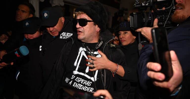 «Pity» Álvarez llegó al juicio por homicidio con una frase de una canción emblemática en su remera: «Nunca quise»
