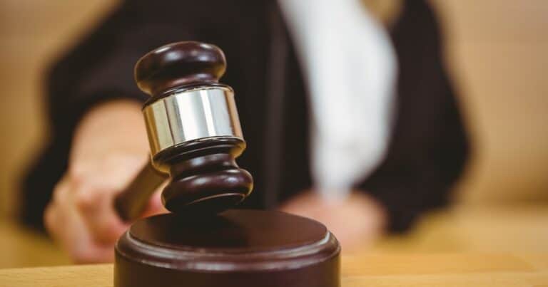Un guion bajo mal escrito mandó a un inocente 18 meses a prisión: el error digital que nadie detectó