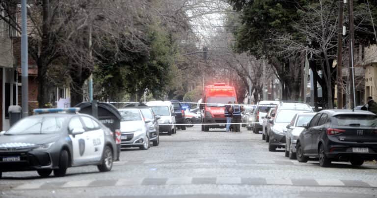 «Impresionados por lo que pasó»: Villa Devoto, el barrio «tranquilo» que despertó con un femicidio y no sale de la conmoción y el horror