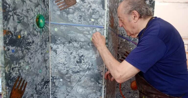 Raúl Conti, el artista argentino que pintó la Corrientes de los 60 y la Nueva York profunda de este siglo, expone en Bellas Artes