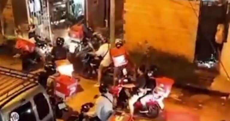 Le roban la moto a un delivery y decenas de repartidores se metieron a una villa de La Matanza para recuperarla