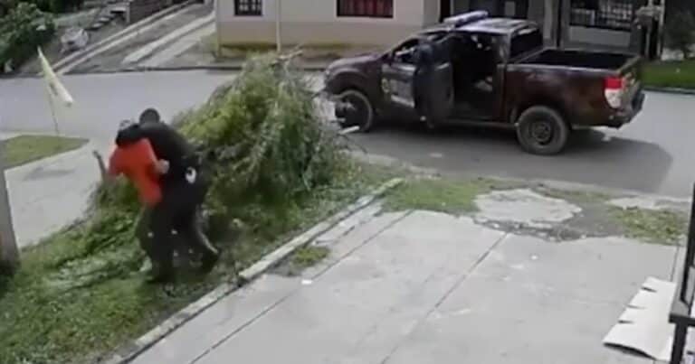 Tres policías agredieron brutalmente a un hombre que trabajaba en una construcción en Entre Ríos