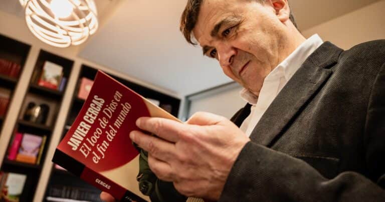 Javier Cercas se adentra en el Vaticano: «No va a ser fácil una contrarrevolución»