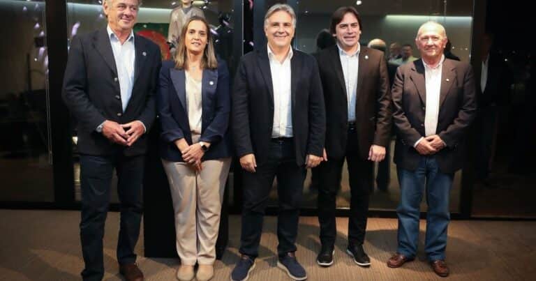 La mesa de enlace se reunió en Córdoba con Llaryora e insistió con la quita de retenciones