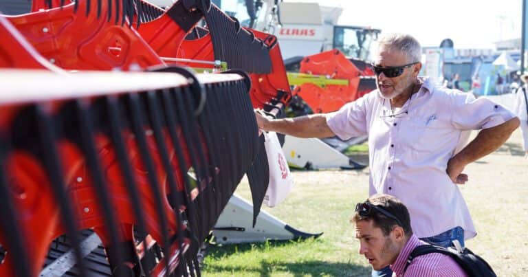 Caputo anunció que eliminará una medida de más de 30 años y Sturzenegger afirmó que se podrá ingresar maquinaria agrícola usada