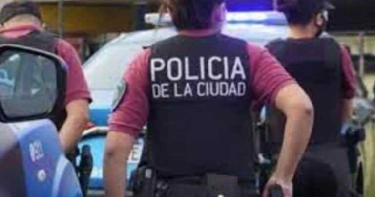 Un policía retirado murió apuñalado en Mataderos: investigan una pelea callejera
