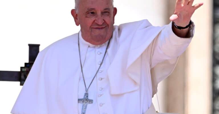Ola de estafas por la muerte del papa Francisco: cómo roban datos personales y consejos para estar alerta