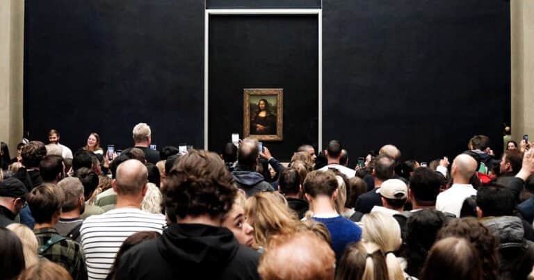 Cincuenta segundos con la Mona Lisa: el enigma de la fascinación eterna