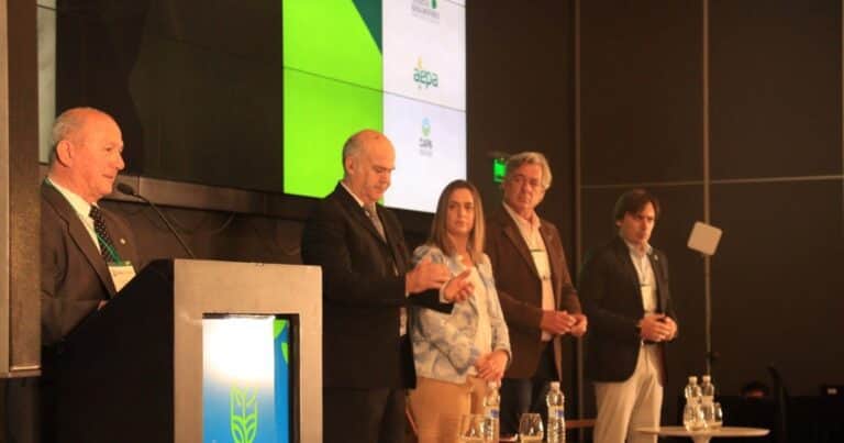 El campo reclamó por menos retenciones y más infraestructura, «para desarrollar el interior productivo»