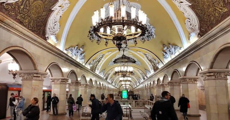 El subterráneo de Moscú, un museo bajo tierra, cumple 90 años