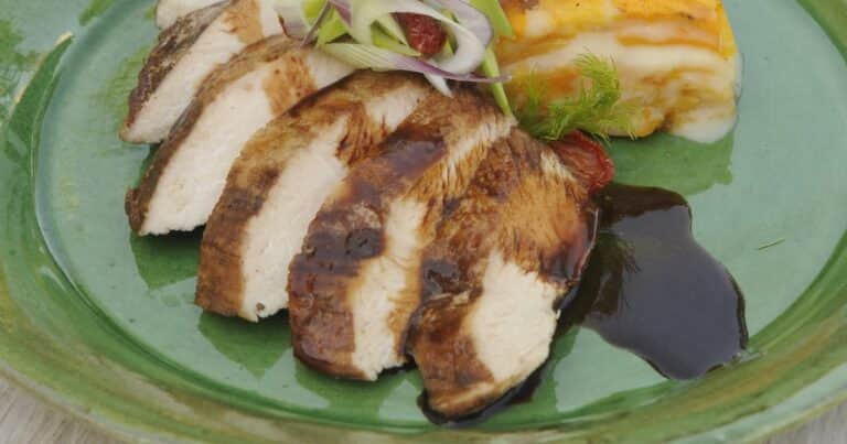 Cuál es el aporte al cuerpo si se consumen 150 gramos de pechuga de pollo sin piel