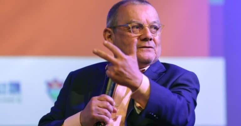 La maquinaria represiva centroamericana giró contra los periodistas, denunció el escritor Castellanos Moya