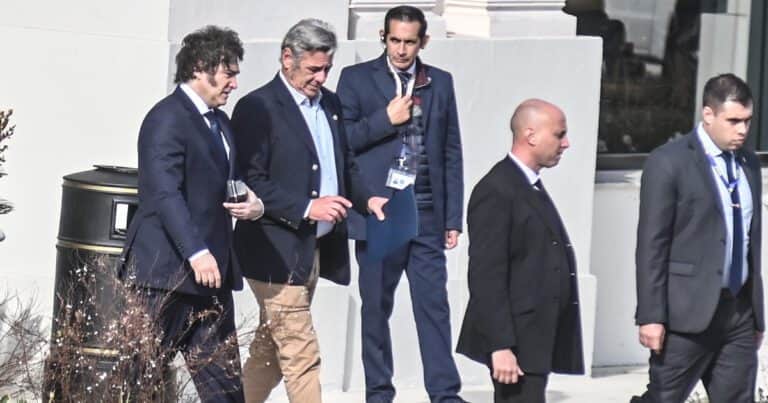 Para un Gobierno que preserva lo fiscal, en vez de subir retenciones podría cerrar más canillas o compensar por otro lado