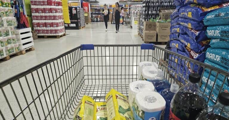 Consumo masivo: el dato que entusiasma al Gobierno, pero mantiene en alerta a los supermercados