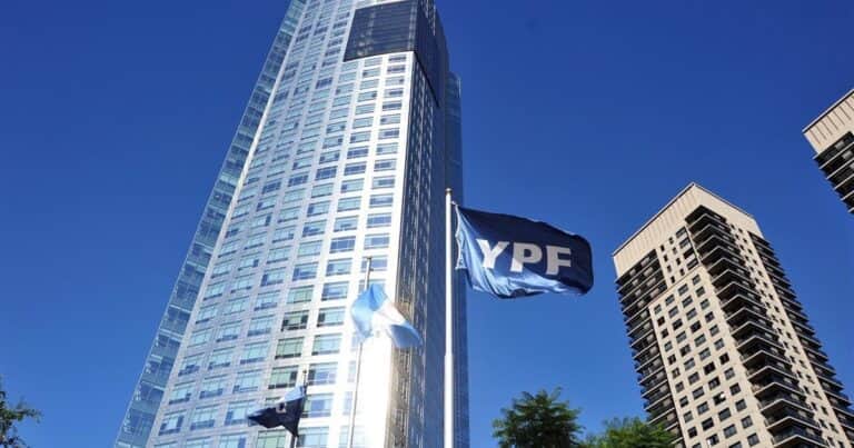 Fallo por YPF: suspenden temporalmente el fallo que ordena entregar las acciones