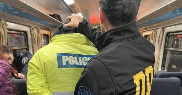 Detienen en un tren a un hombre que había escapado con una nena de 12 años: la había contactado por redes sociales