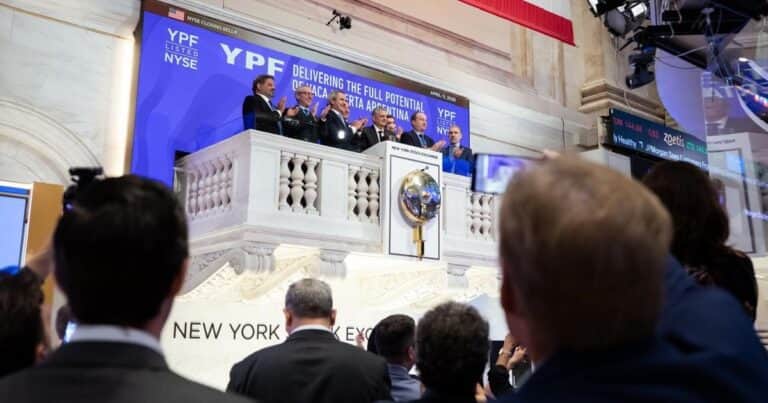 YPF se quedará con dos yacimientos de petróleo en Vaca Muerta que vende TotalEnergies