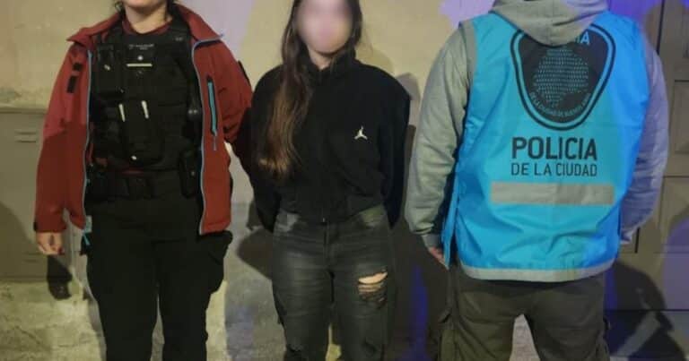 Cayó una banda de robarruedas que en pocos segundos se llevó cuatro neumáticos en Boedo