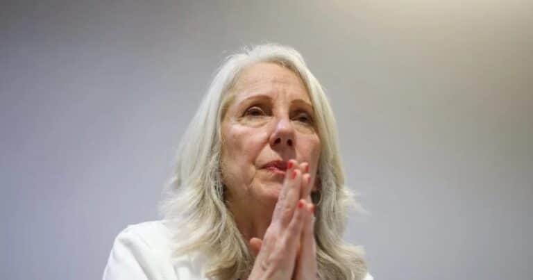 Guerra y exilio: La autora María de Lourdes Victoria vincula la Guerra Civil española y el presente