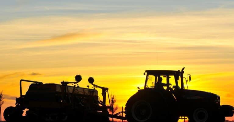 Pese a la baja de las retenciones, la confianza del agro cae 15% en 2025 y la inversión se desploma 59%