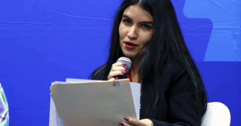 La poesía que anida entre los barcos hundidos será el eje de la poeta panameña Alessandra Monterrey
