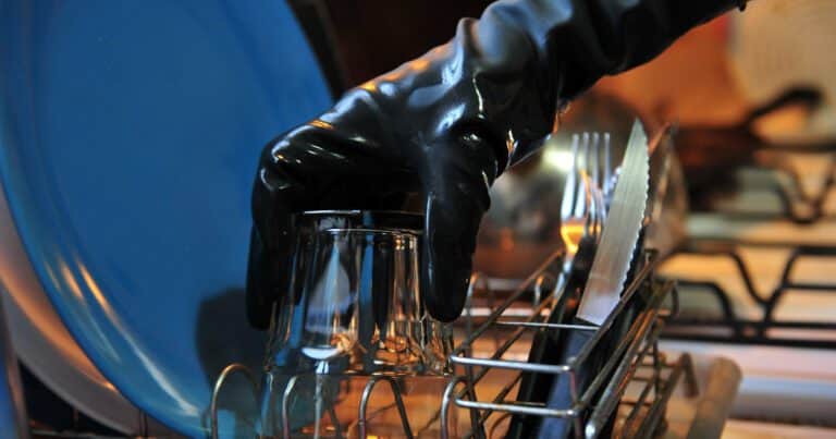 Empleadas domésticas: cuánto cobrarán en septiembre por mes y por hora, más bono