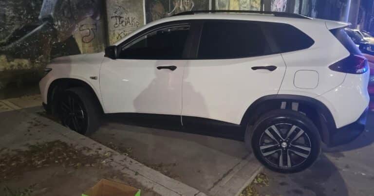 Dos jóvenes detenidos por robar una camioneta en Barracas: uno tenía antecedentes por homicidio