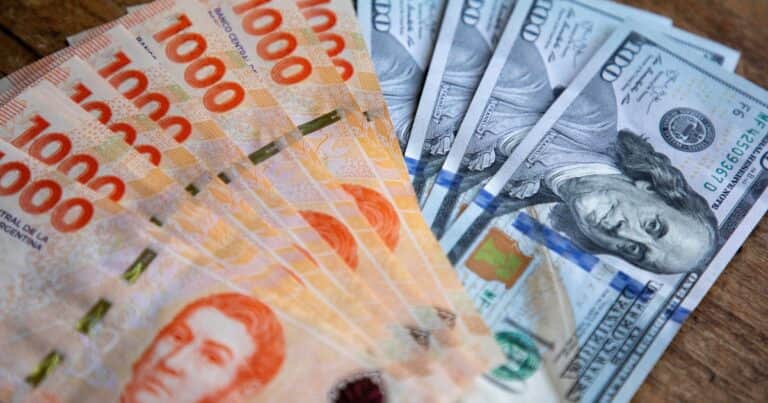 Un banco internacional le pone un precio alto al dólar y dice que la banda cambiaria «pierde viabilidad»