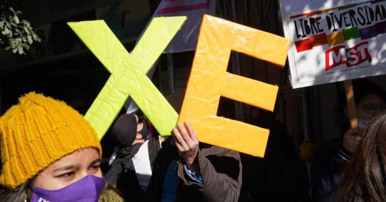 ¿Qué pasó con el lenguaje inclusivo? debate, prohibiciones y futuro en la educación y la política