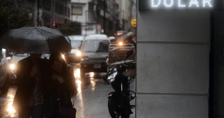 Con el dólar en el techo de la banda el mercado espera señales para frenar la incertidumbre