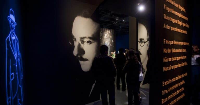 El biógrafo de Fernando Pessoa vuelve al escritor portugués pero despojándolo de mitos