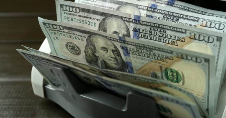 Dólar: Caputo dijo que «nada va a cambiar», pero los analistas están pendientes de cómo abrirá el mercado