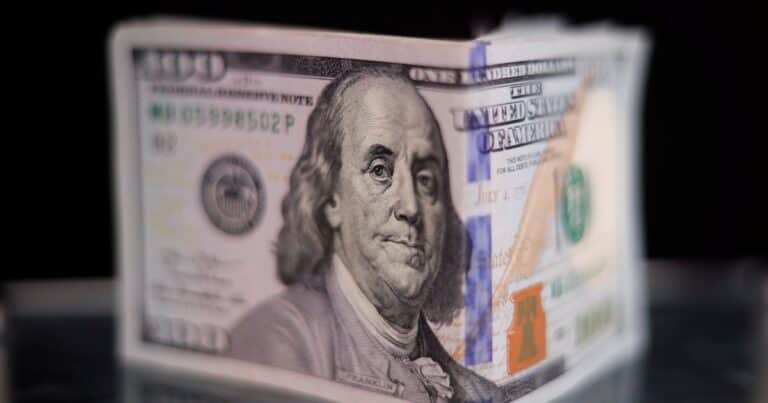 A dos meses del «Comprá campeón», la escalada del dólar obliga al Gobierno a meter mano y dejar las chicanas