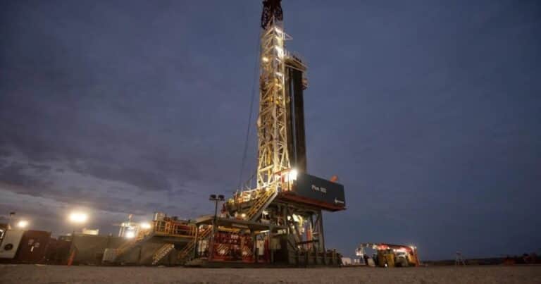 El riesgo país arriba de 1000 pausa inversiones en Vaca Muerta