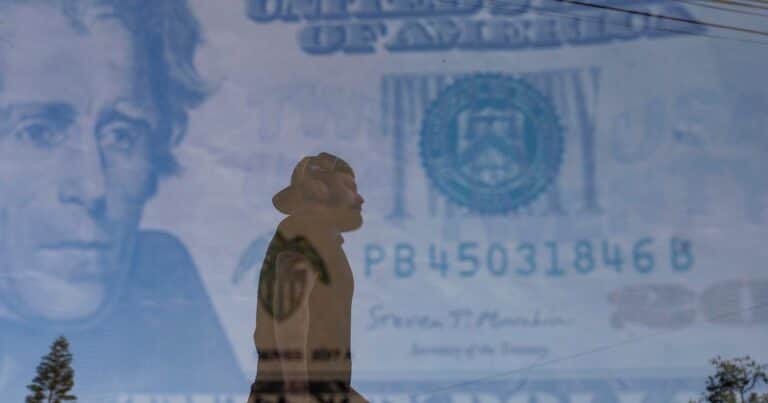 Se apaga la euforia electoral: el dólar sube y se acerca al número que le gusta a Caputo, mientras los bonos recortan ganancias